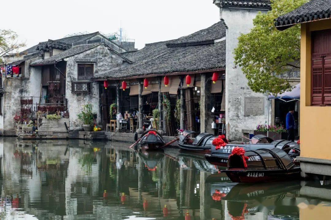 朋友昨天带他堂哥到我饭店吃喝酒他请客，今天饭店没生意我让朋友喊他堂哥过来喝酒，朋友居然不喊了？